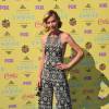 Portia de Rossi optou por macacão estampado para o Teen Choice Awards 2015