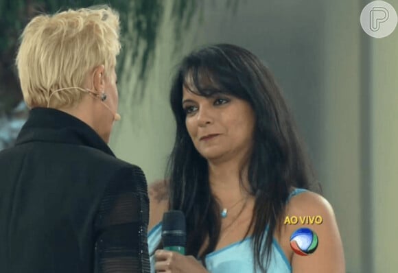 A primeira convidada de Xuxa na estreia do programa foi a responsável pelo famoso bordão "Claudia, senta lá" que, na verdade, se chama Érica. Xuxa pediu desculpas ao vivo à fã