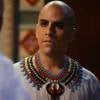 Simut (Renato Livera) e Paser (Giuseppe Oristanio) são desafiados por Ramsés (Sérgio Marone) a provarem os poderes dos deuses egípcios, na novela 'Os Dez Mandamentos', em 26 de agosto de 2015