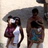 Giovanna Antonelli deixa a praia com a família e a babá