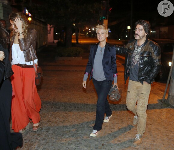 Xuxa jantou com o namorado e a filha na Zona Oeste do Rio, após fim do programa