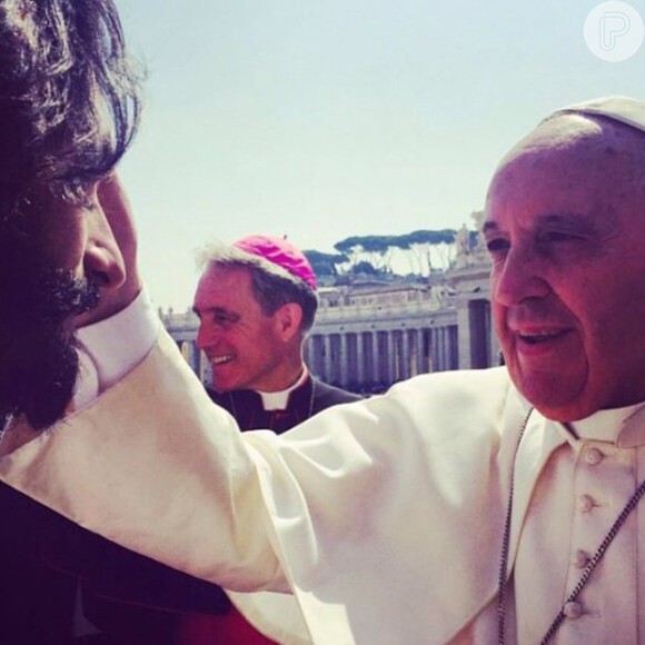 Rodrigo Santoro conheceu o Papa Francisco em sua viagem para Itália