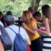 Camila Queiroz gravou uma participação no programa 'Estrelas' nesta sexta-feira, 21 de agosto de 2015. Ao lado de Angélica, a atriz de 'Verdades Secretas' visitou uma feira livre e comeu pastel com caldo de cana