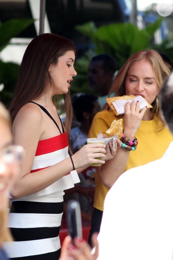 Camila Queiroz e Angélica comeram pastel com caldo de cana