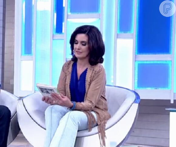 A apresentadora Fátima Bernardes apareceu usando um colete de chamois ecológico