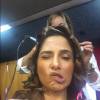 Habituada a fazer várias piadas em seu Twitter, a atriz Camila Pitanga postou uma foto fazendo careta enquanto arrumava o cabelo, com a seguinte legenda: 'De 0 a Giovanna Ewbank: quão gata estou?'