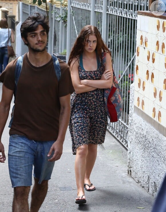 Na cena, parece que Eliza interpretada por Marina Ruy Barbosa não está bem com o personagem de Felipe Simas