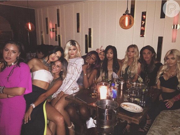 Kylie Jenner comemorou seus 18 anos em grande estilo ao lado da família e de amigos