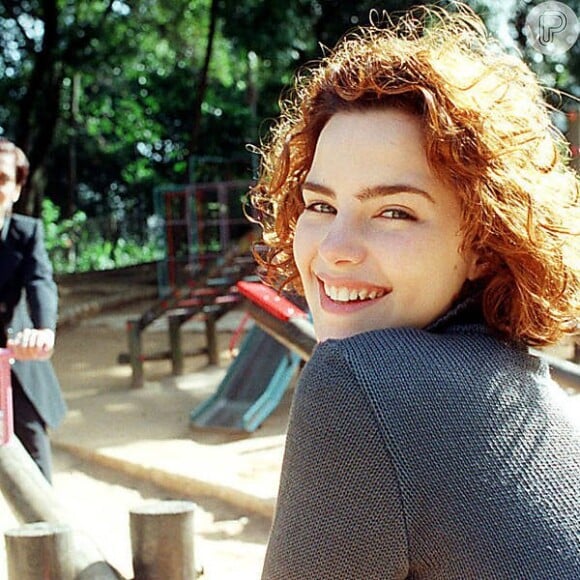 A atriz apareceu com os cabelos curtos e ruivos em uma foto recente postada em seu Instagram