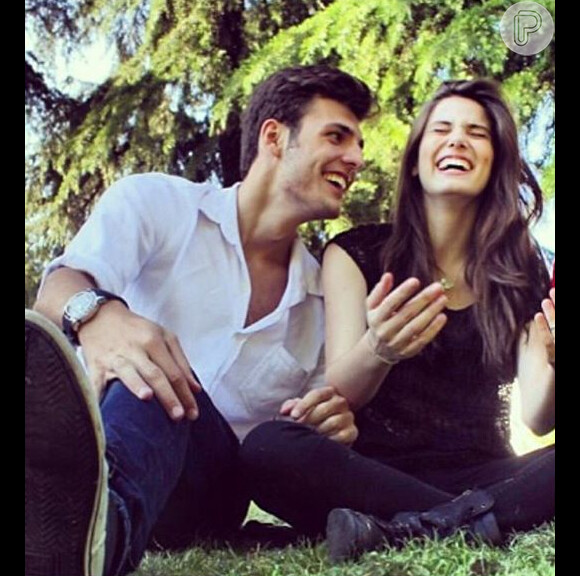 Camila Queiroz se declarou ao namorado, Lucas Cattani: 'O mundo não seria tão alegre se não tivesse você!'
