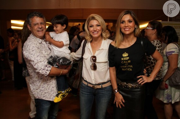 Marcos Paulo posa para foto com sua mulher, Antonia Fontenelle, e sua ex-mulher Flávia Alessandra