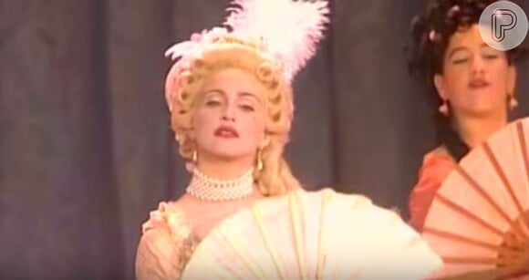 Na imagem, Madonna canta 'Vogue' no Video Music Awards em 1990. A interpretação foi reproduzida por Wanessa no programa 'Máquina da Fama'