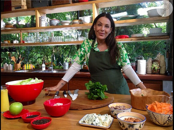 Carolina Ferraz comemora sucesso do programa 'Receitas de Carolina', do GNT: 'Não tenho nenhuma vertente, eu não sou naturalista, eu não sou vegana, eu não sou junkie, eu não sou nada. Eu sou uma dona de casa que gosta de cozinhar'
