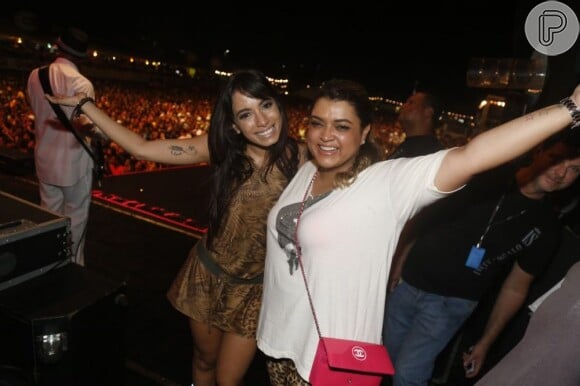 Preta Gil e Anitta se divertem em festival de axé em Salvador
