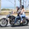 Eliana e Diogo Nogueira andam de moto em gravação no Rio, nesta quarta-feira, 26 de agosto de 2015