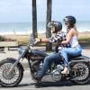 Eliana e Diogo Nogueira andam de moto em gravação no Rio, nesta quarta-feira, 26 de agosto de 2015