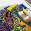 Fiorella Mattheis posou de biquíni ao lado de Samantha Schmutz em foto postada no Instagram