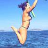 Fernanda souza postou a foto de biquíni pulando de um barco em julho de 2015
