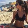 Bruna Hamú postou foto curtindo a praia de Ipanema, no Rio