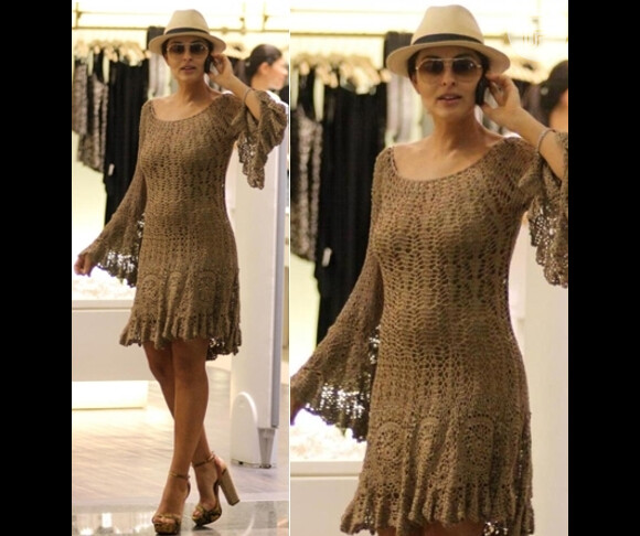 Juliana Paes também escolheu o crochê para passeio no shopping. A atriz combinou vestido curtinho e mangas flare com chapéu