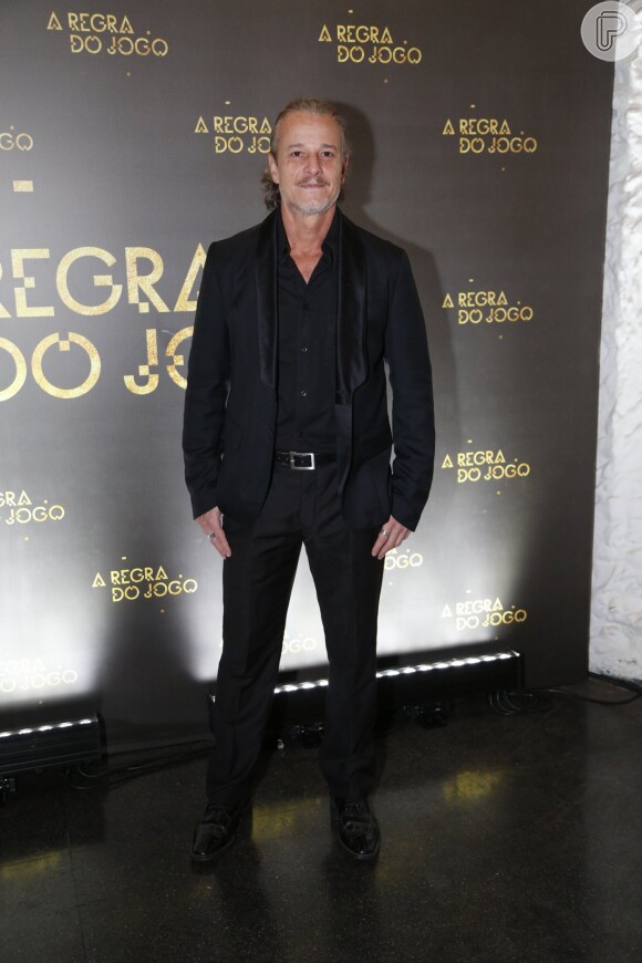 Marcello Novaes apostou no total black para a festa da novela