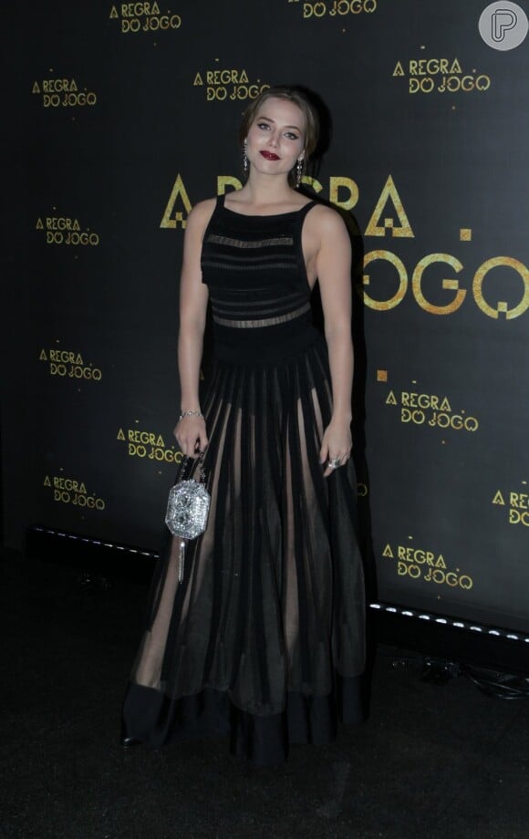 Letícia Colin apostou em vestido transparente para a festa da 'A Regra do Jogo', nesta quinta-feira, 27 de agosto de 2015