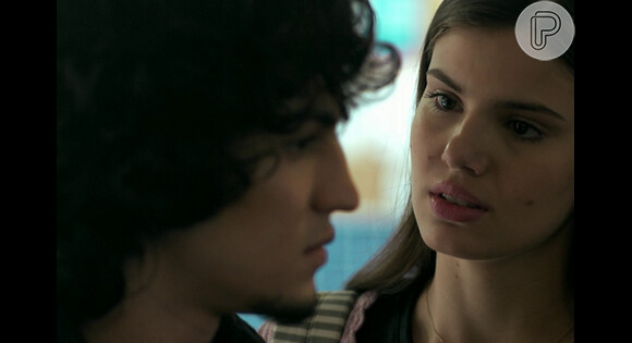 Guilherme (Gabriel Leone) coloca um fim no noivado com Angel (Camila Queiroz)