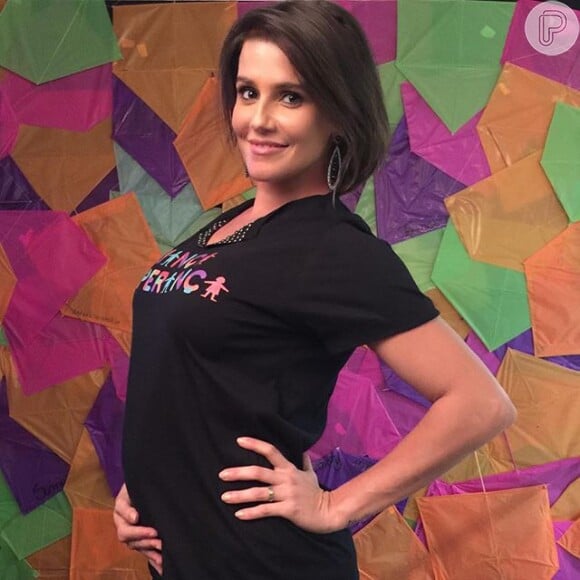 Deborah Secco está grávida de cinco meses de sua primeira filha, Maria Flor
