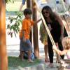 Dira Paes brincou com o filho, Inácio, de 7 anos, e exibiu a barriga de 7 meses de gravidez durante passeio na Lagoa Rodrigo de Freitas, Zona Sul do Rio de Janeiro, neste sábado, 29 de agosto de 2015