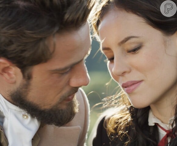Melissa (Paolla Oliveira) conseguiu fazer com que Felipe (Rafael Cardoso) reatasse o noivado com ela, na novela 'Além do Tempo'