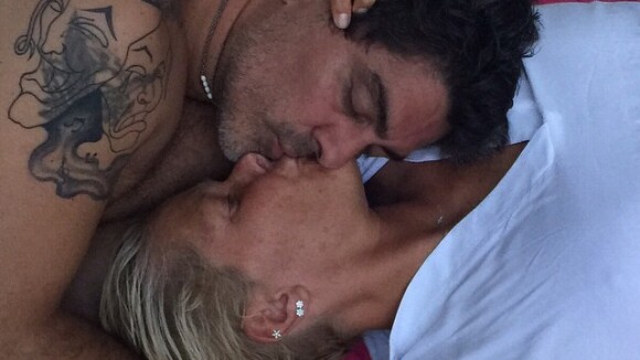 Xuxa chama mulher que ofereceu R$500 por beijo na boca de Junno de quenga