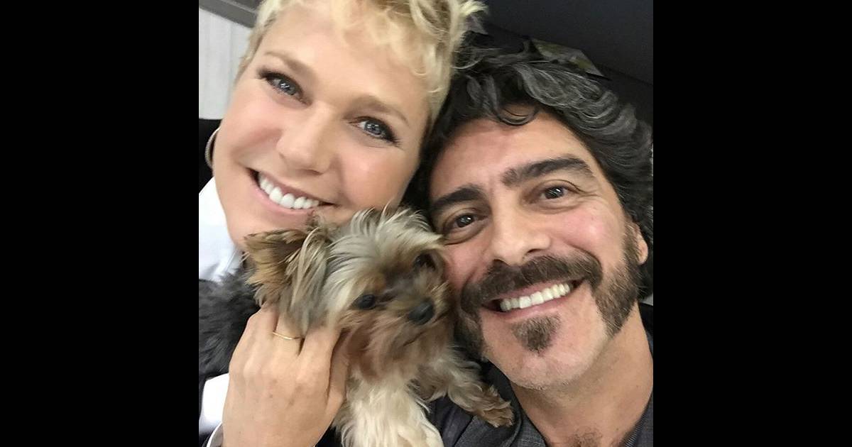 Xuxa e Junno Andrade compartilham nas redes sociais a intimidade do casal Purepeople Xuxa e Junno Andrade compartilham nas redes sociais a intimidade do casal Purepeople