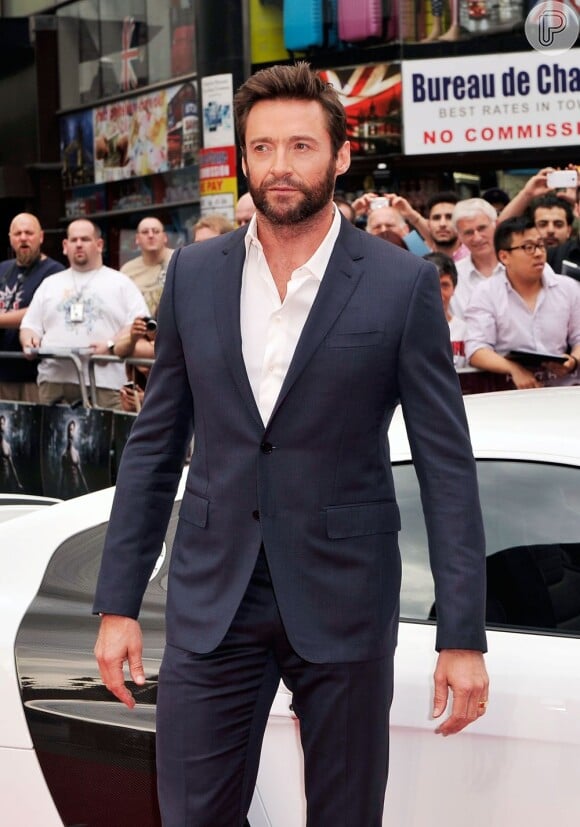 Hugh Jackman participa da première de 'Wolverine: Imortal'