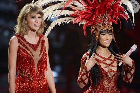 Taylor Swift e Nicki Minaj surpreenderam o público que acompanhou o VMA 2015 ao aparecerem juntas no palco na noite de domingo, 30 de agosto de 2015