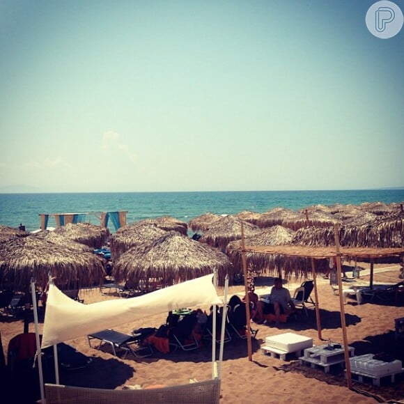 Bruna Marquezine publica foto da praia de Kourouta, na Grécia, em 16 de julho de 2013