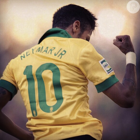Neymar ainda está em Florianópolis nesta terça-feira, dia 16 de julho de 2013. O jogador publicou uma foto sua comemorando um gol