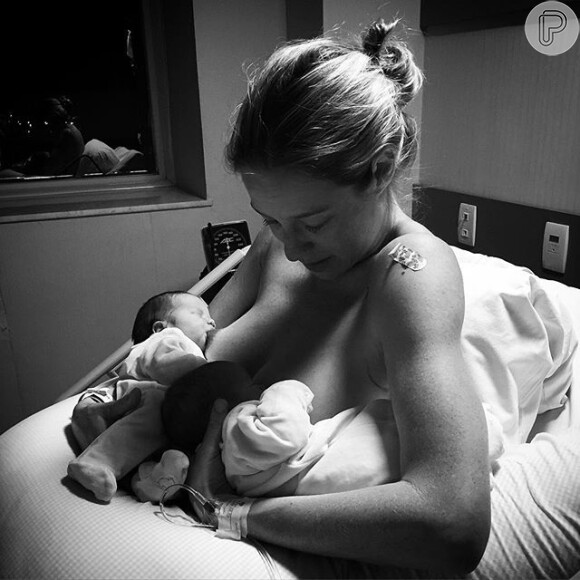 Luana Piovani deu à luz os gêmeos Bem e Liz na noite de segunda-feira, 31 de agosto de 2015. Pedro Scooby, pai dos bebês, publicou em seu Instagram o primeiro clique da mulher amamentando os filhos
