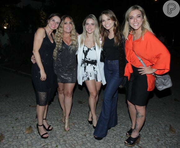 Susana Vieira posou com Paula Burlamaqui, Monique Alfradique, Letícia Colin e Júlia Rabello