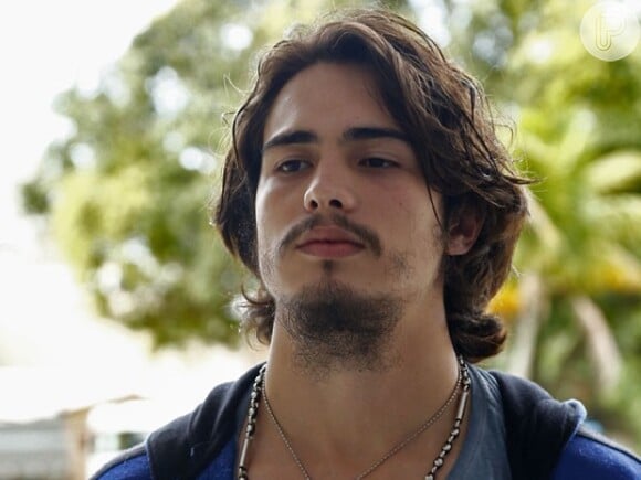 Máximo (Danilo Mesquita) é preso na frente de Paulucha (Fabiula Nascimento), na novela 'I Love Paraisópolis'