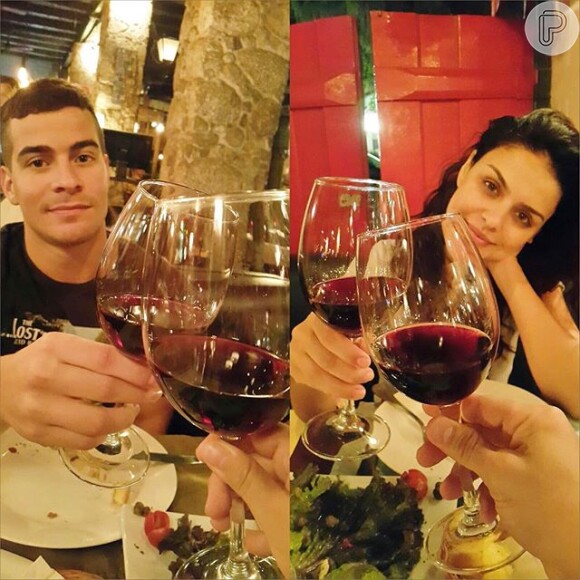 Thiago e Paloma comemoraram o merecido descanso em um restaurante antes da viagem