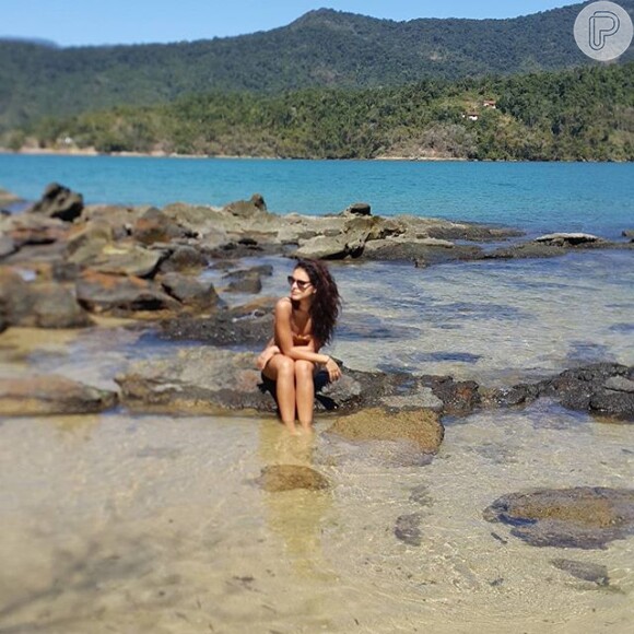 Brincalhão e apaixonado, Thiago Martins postou uma foto de Paloma Bernardi e se declarou: 'Essa sereia me dando mole. Não vou deixar esse peixão sair da minha rede!'