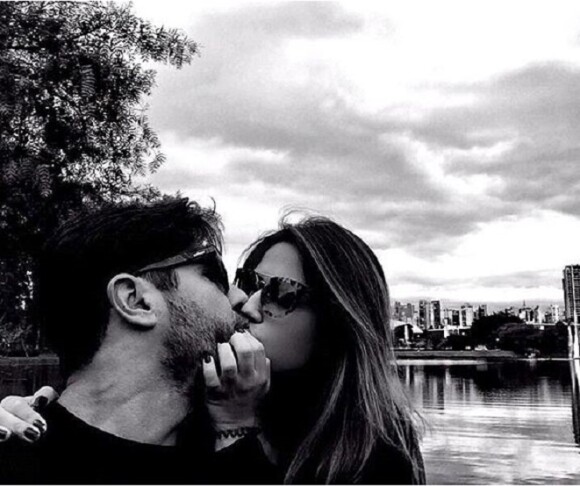 Jéssica Costa, filha do cantor Leonardo, postou uma foto beijando Sandro Pedroso em seu Instagram, nesta quinta-feira, dia 03 de agosto de 2015
