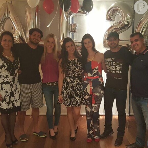 Alexandre Pato completou 26 na quinta-feira, 3 de setembro de 2015 e ganhou uma festa surpresa na namorada, Fiorella Mattheis