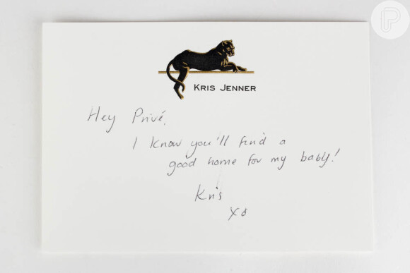 'Eu sei que vocês vão encontrar um bom lar para o meu bebê', diz a mãe de Kim Kardashian em uma das fotos do anúncio