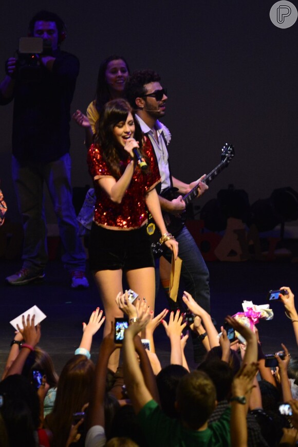 Sophia Abrahão canta no espetáculo musical 'Tudo Por Um Pop Star'