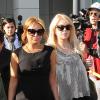 Mãe de Lindsay Lohan liga bêbada para filha e é proibida de participar de tratamento