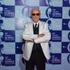 Ney Latorraca fez aparição no 24° prêmio da música brasileira vestindo terno branco e óculos vermelho, cheio de estilo