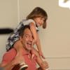 Malvino Salvador se divertiu com a filha durante a sessão de fotos