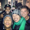 Neymar aproveita último fim de semana no Brasil com os amigos