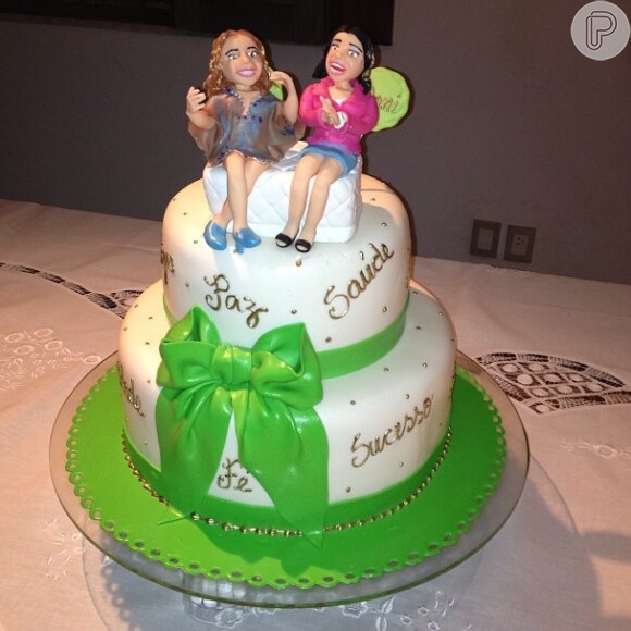 Daniela Mercury e Malu Verçosa comemoraram aniversário juntas e tiveram um bolo personalizado. Essa foi a primeira comemoração que fizeram juntas